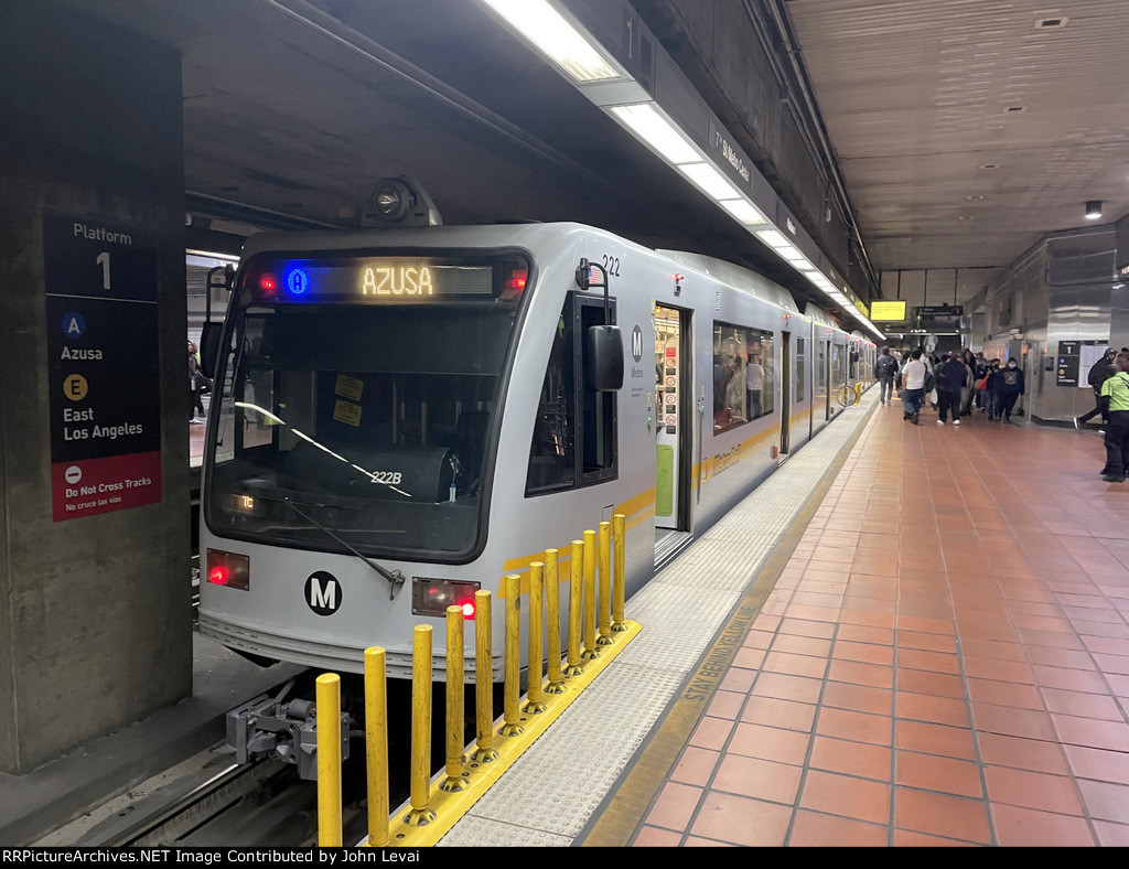 At 7th St/Metro Center Station in DTLA, we have an LACMTA Light Rail A Line train using older Siemens cars